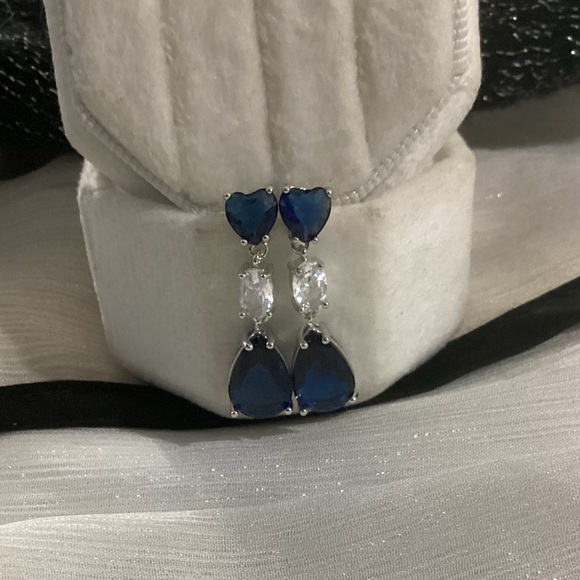 💙 White & Blue Sapphire Heart Drop Earrings - Picture 12 of 14